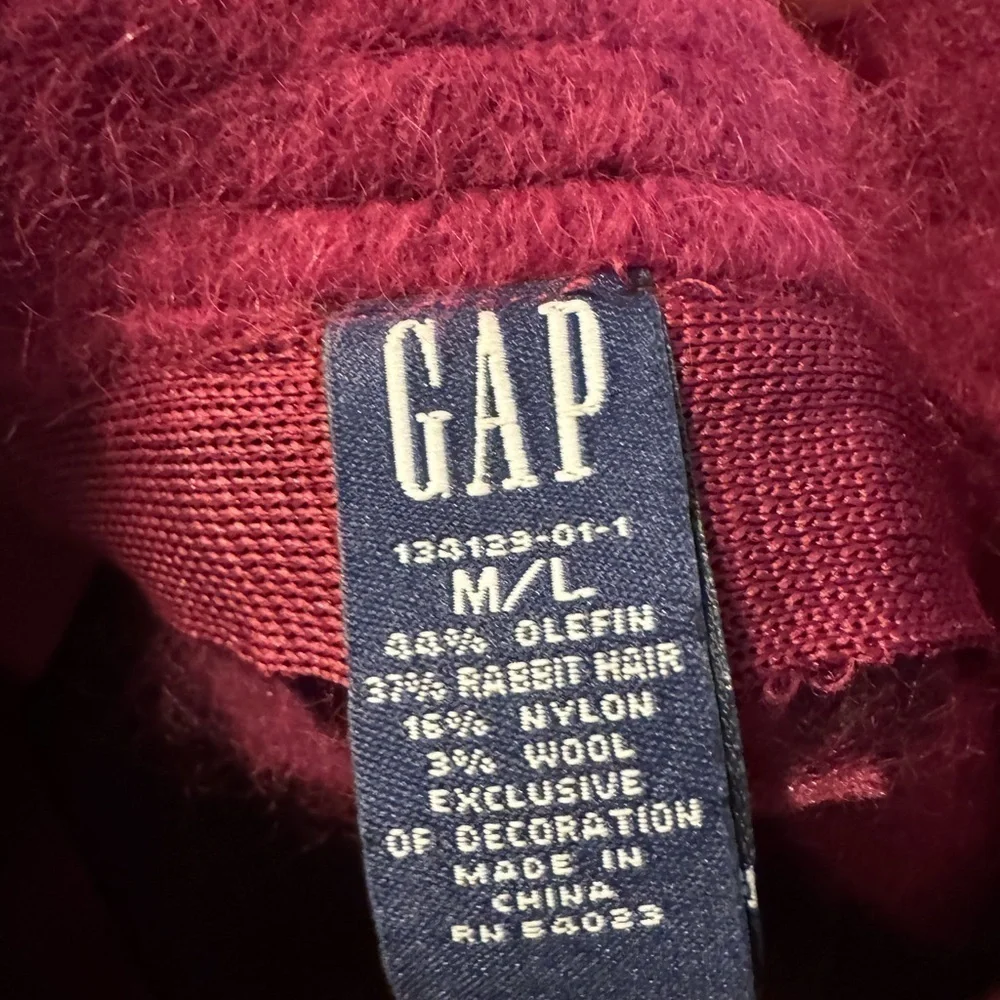 Vintage Y2K Gap raspberry burgundy red fuzzy rabbit fur bucket hat